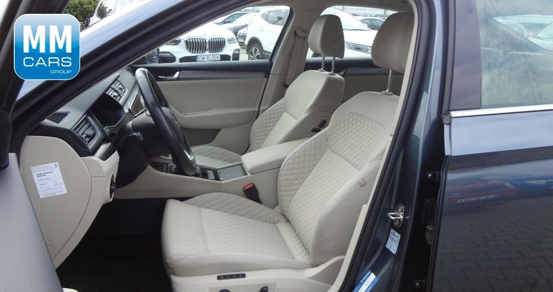 Skoda Superb cena 76850 przebieg: 194300, rok produkcji 2019 z Sandomierz małe 191